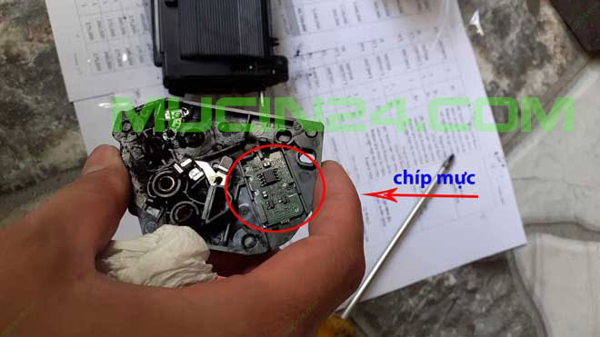 may in hp 135w 137fnw bao loi very low toner install toner cartridge 10